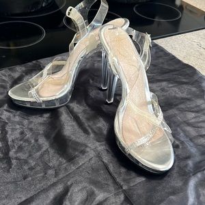 Clear Posing Heels w/ Diamond Design 💎